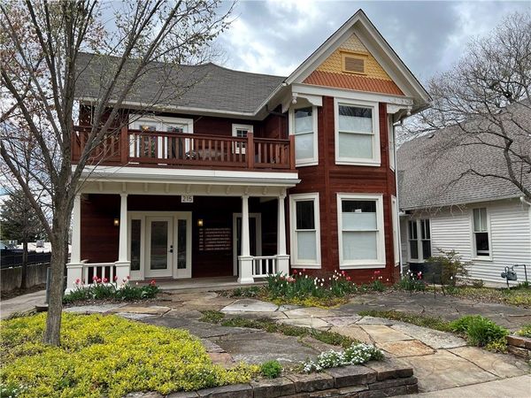 215 N East Avenue , Fayetteville, AR 72701