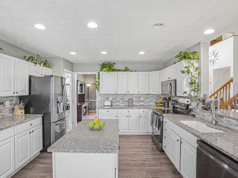 7707 Glenmore Drive , Powell, OH 43065 Photo 12