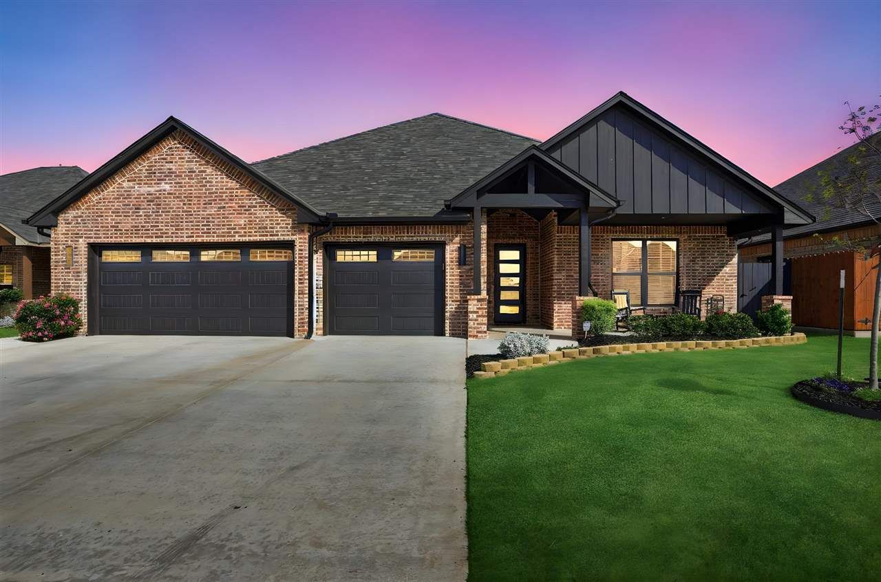 3922 NE Shenandoah Dr, Lawton, OK 73507 Main Photo