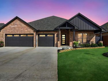 3922 NE Shenandoah Dr, Lawton, OK 73507