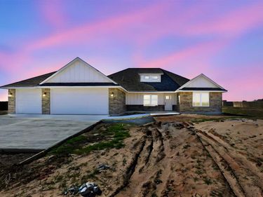 6095 SW 112th St, Lawton, OK 73505