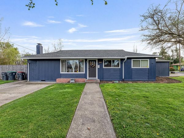943 Winchester Avenue, Medford, OR 97501