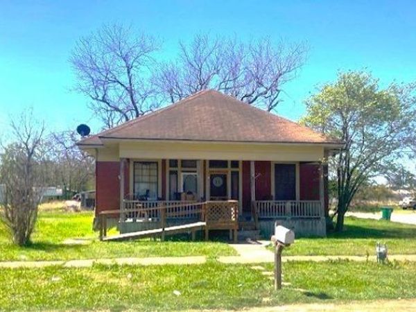 302 S Pearl Street , Mart, TX 76664