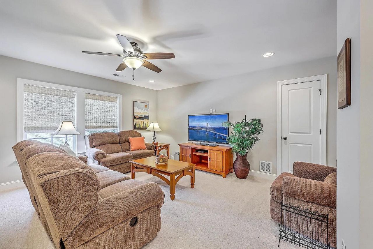 1044 Pigeon Point Photo 26