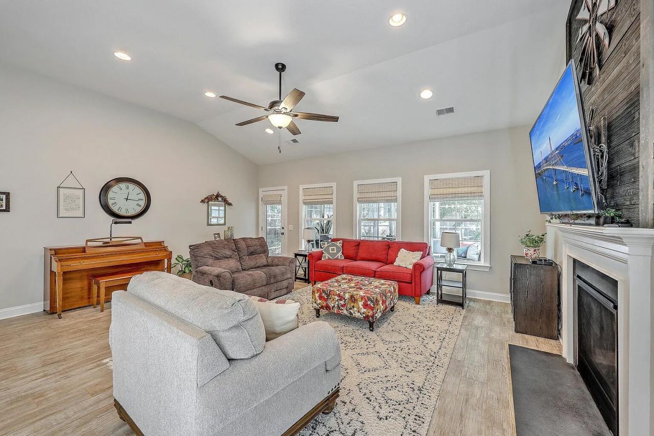 1044 Pigeon Point Photo 7