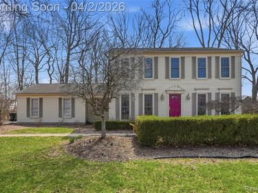 1433 Chestnut Lane, Rochester Hills, MI 48309