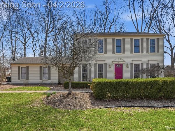 1433 Chestnut Lane, Rochester Hills, MI 48309