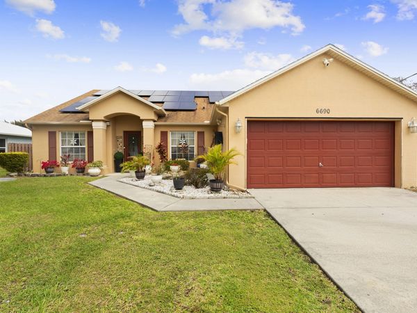 6690 NW Pinson Court, Port St. Lucie, FL 34983