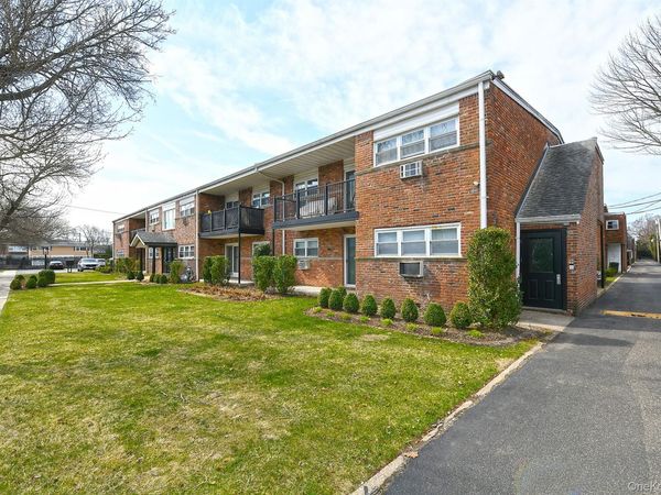 10 Ivy Street, Unit 10A, Farmingdale, NY 11735