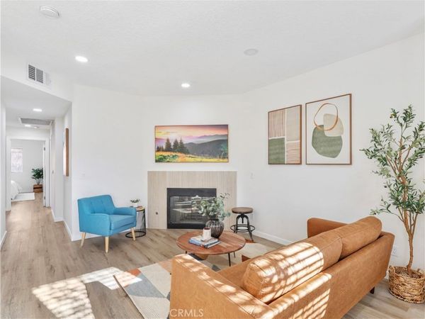 7320 Balboa Boulevard, Unit 102, Lake Balboa, CA 91406