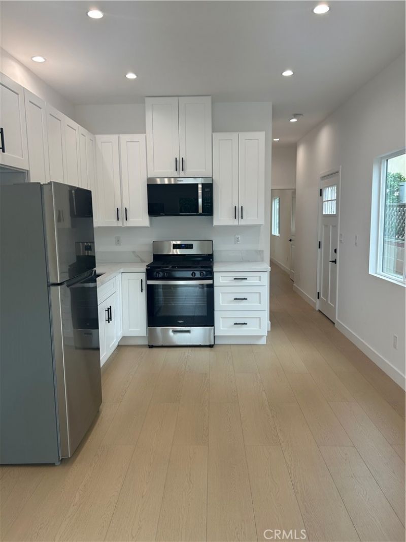 11052 Emelita Street, North Hollywood, CA 91601 Main Photo