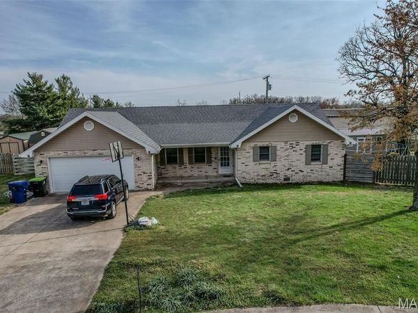 206 Meadowmere Court , Lebanon, MO 65536
