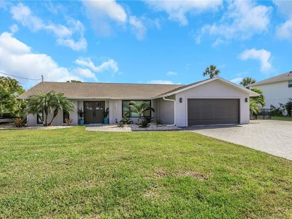 27129 Holly LN, BONITA SPRINGS, FL 34135