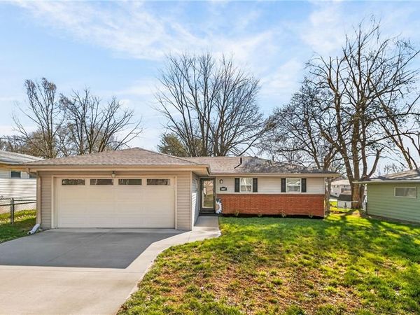 3407 E Lantern Lane, St Joseph, MO 64506