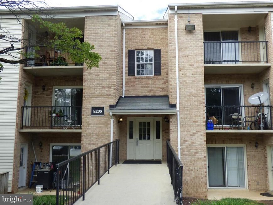 8205 Whispering Oaks Way, Unit 303, Gaithersburg, MD 20879 Main Photo
