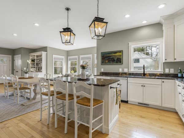 2 Franklin Circle, Cape Elizabeth, ME 04107