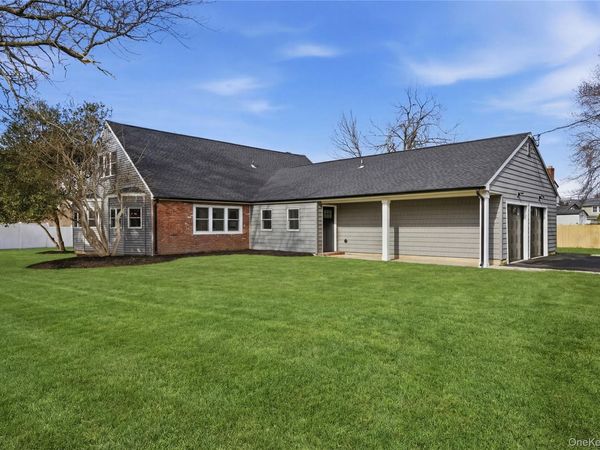 168 Bayview Drive , Oakdale, NY 11769