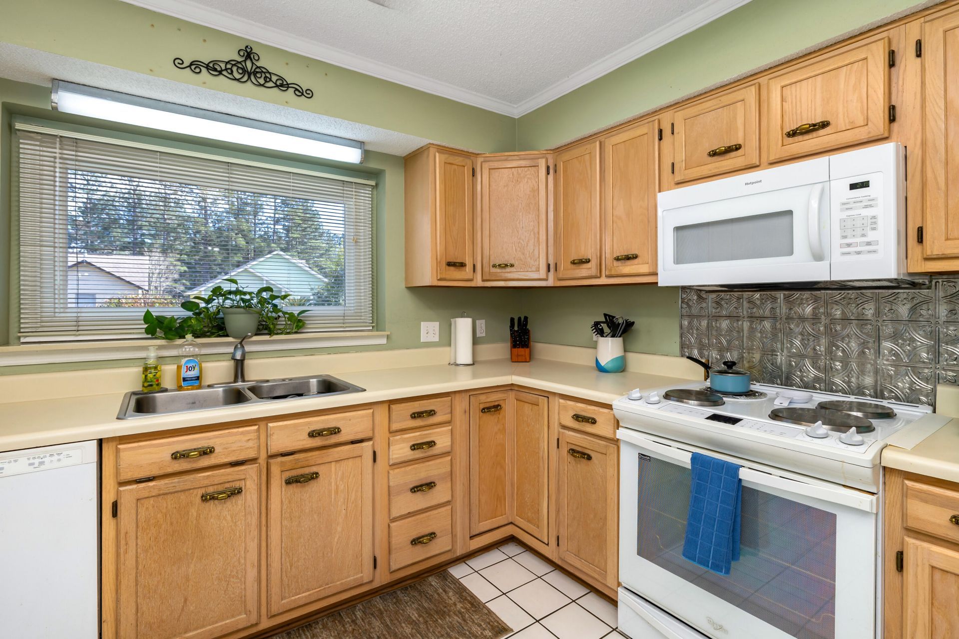 23 Peter Collinson Road Photo 16