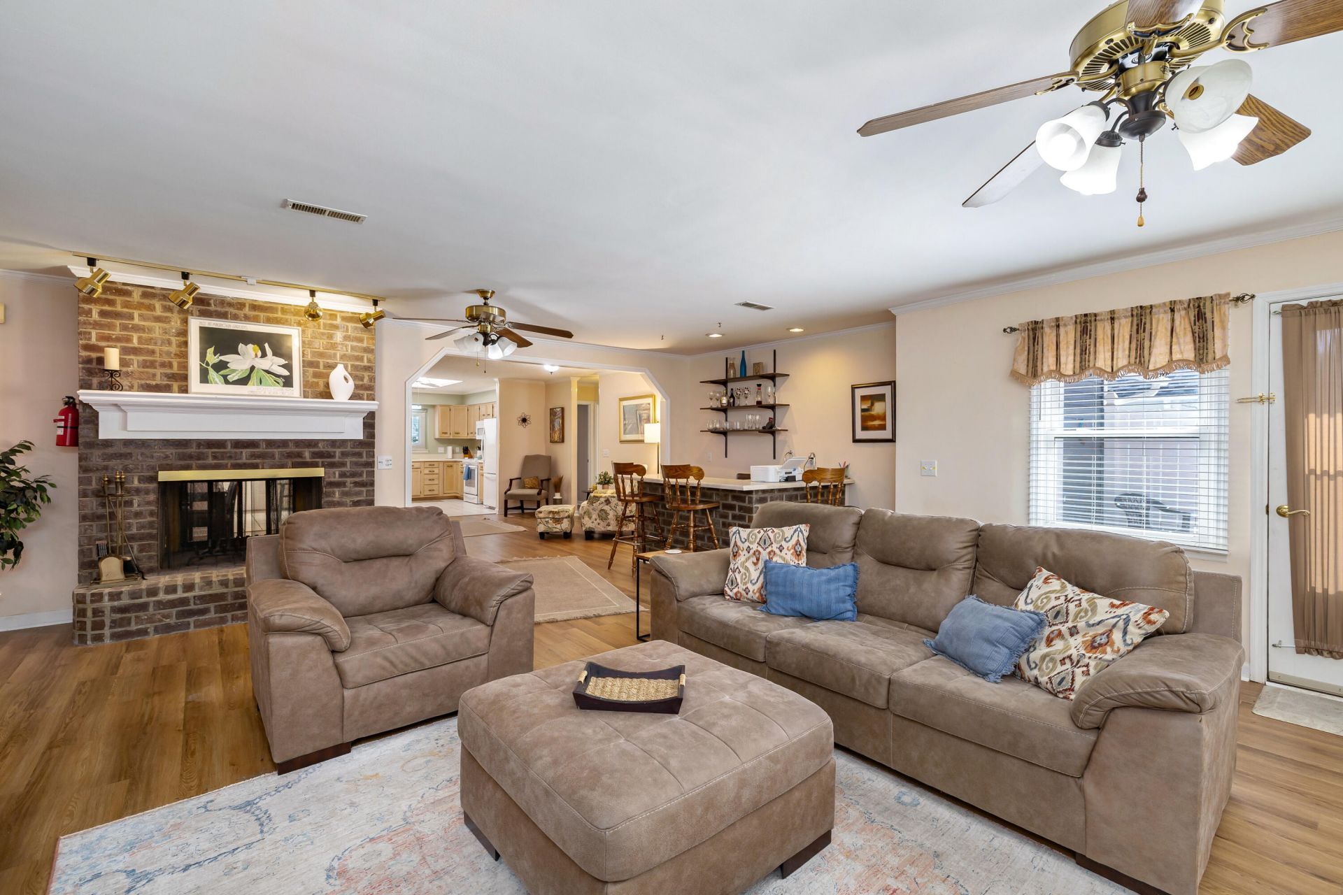 23 Peter Collinson Road Photo 24