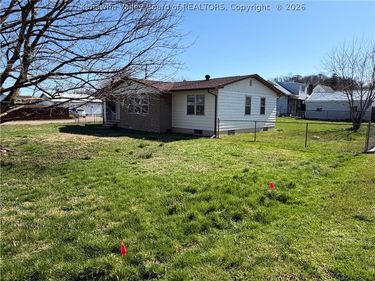 691 2nd Street, Mason, WV 25260