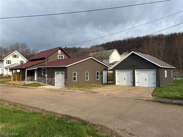 241 Mckinley Avenue , Newcomerstown, OH 43832