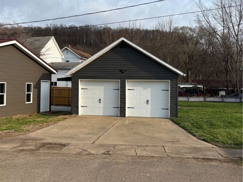 241 Mckinley Avenue, Newcomerstown, OH 43832 Photo 3