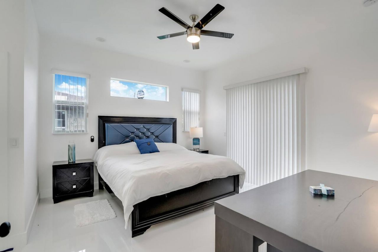 2962 NW 10th Court, Fort Lauderdale, FL 33311 Photo