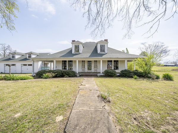 2055 KENDRICK RD, Michie, TN 38357