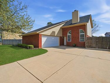 3036 NE Stratford Cir, Lawton, OK 73507