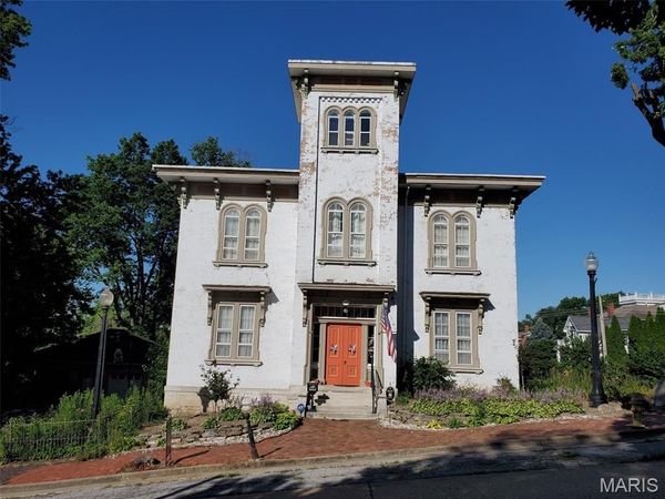 320 N Main Street, Louisiana, MO 63353