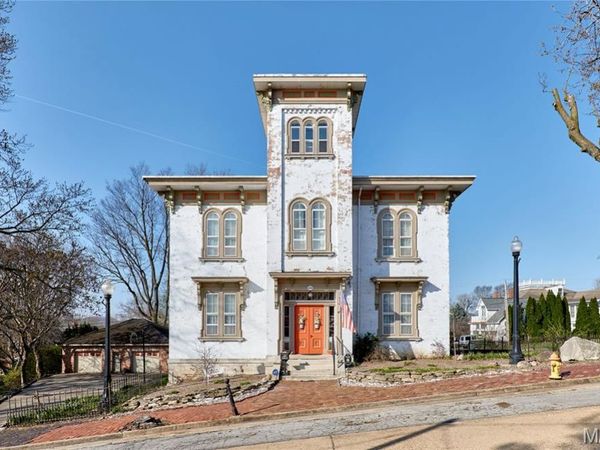 320 N Main Street , Louisiana, MO 63353
