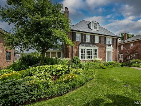 77 Aberdeen Place, Clayton, MO 63105
