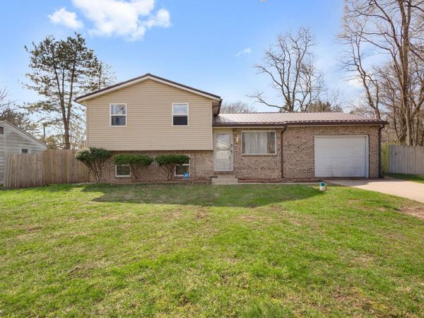 52235 Helmen Avenue, South Bend, IN 46637