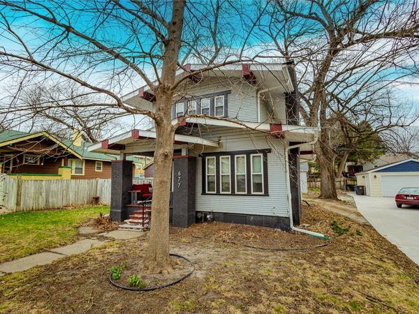 677 33rd Street , Des Moines, IA 50312