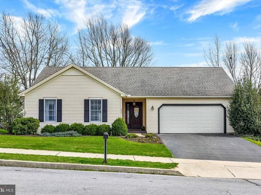 466 Chestnut Way, New Cumberland, PA 17070 Main Photo
