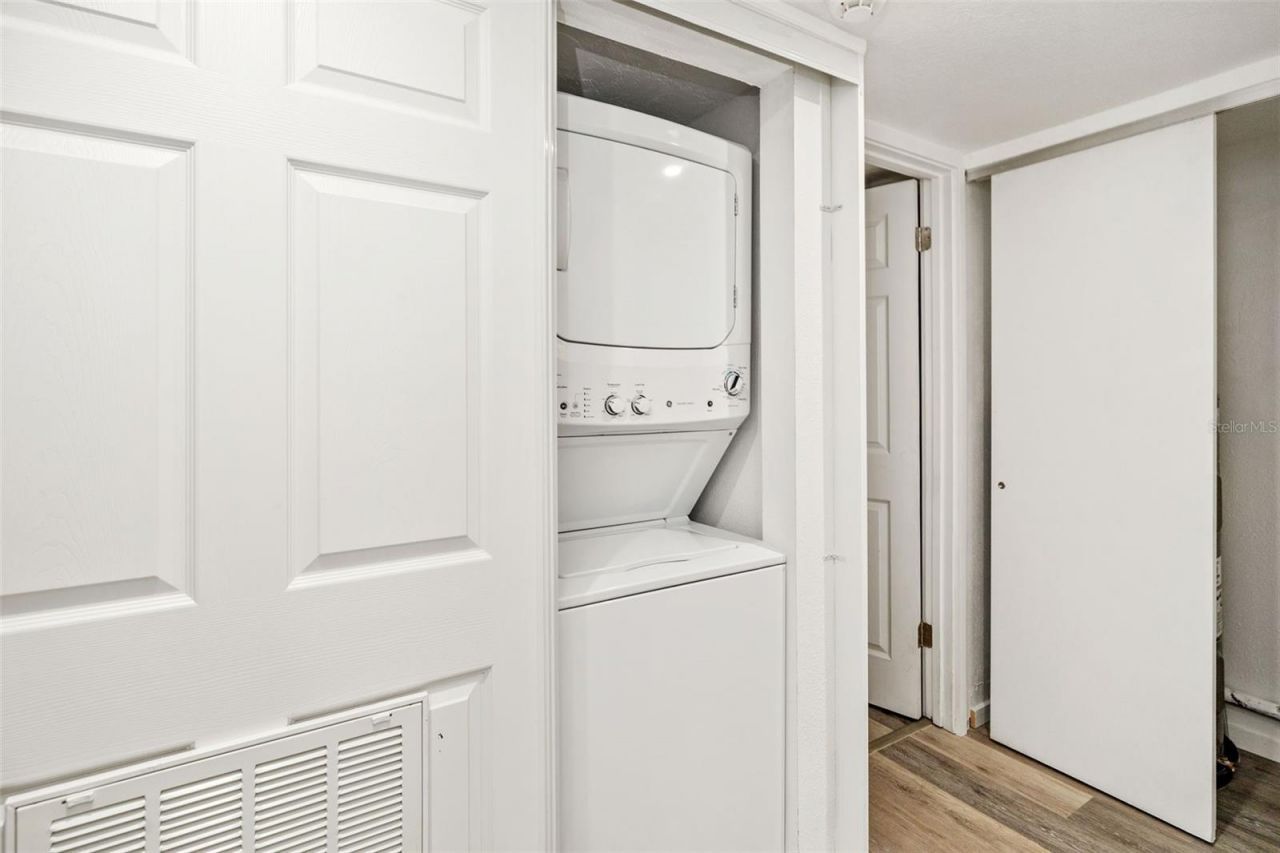 2224 Bahia Vista Street, Unit E1, Sarasota, FL 34239 Photo