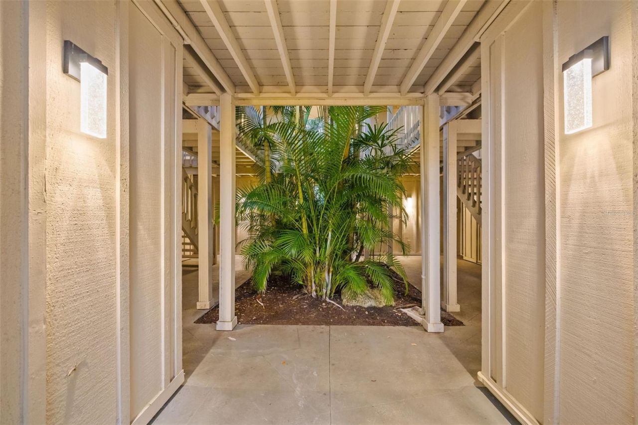 2224 Bahia Vista Street, Unit E1, Sarasota, FL 34239 Photo