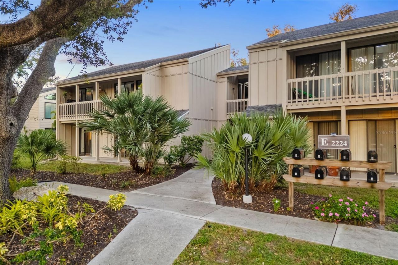 2224 Bahia Vista Street, Unit E1, Sarasota, FL 34239 Photo