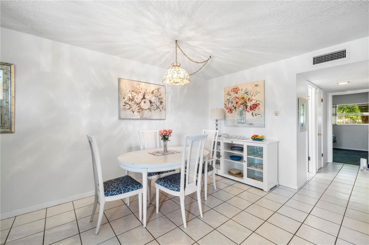 2525 W Bay Drive, Unit C21, Belleair Bluffs, FL 33770 Photo