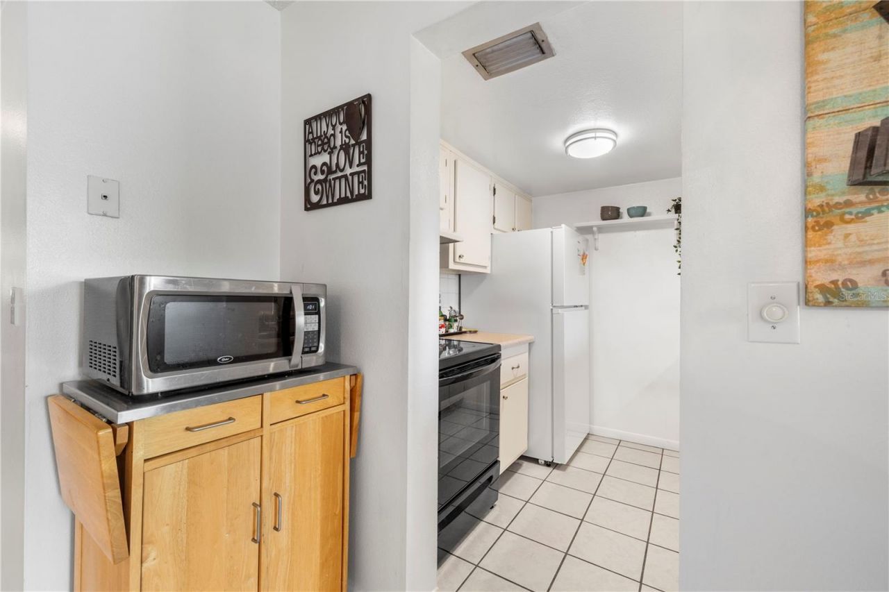 2525 W Bay Drive, Unit C21, Belleair Bluffs, FL 33770 Photo