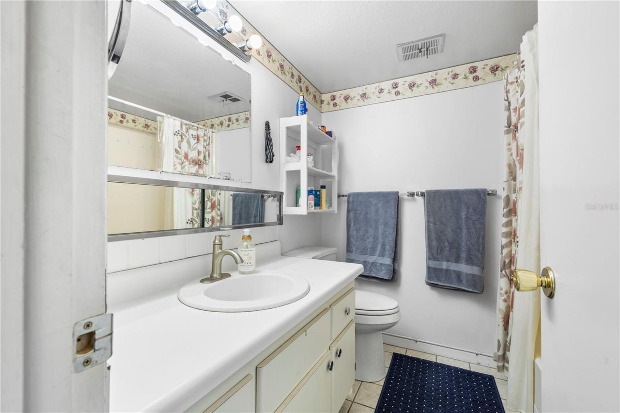 2525 W Bay Drive, Unit C21, Belleair Bluffs, FL 33770 Photo