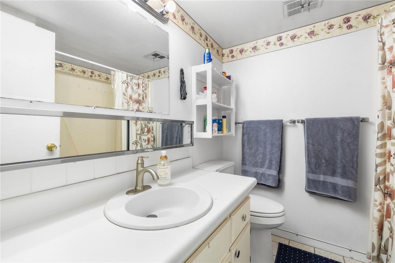 2525 W Bay Drive, Unit C21, Belleair Bluffs, FL 33770 Photo