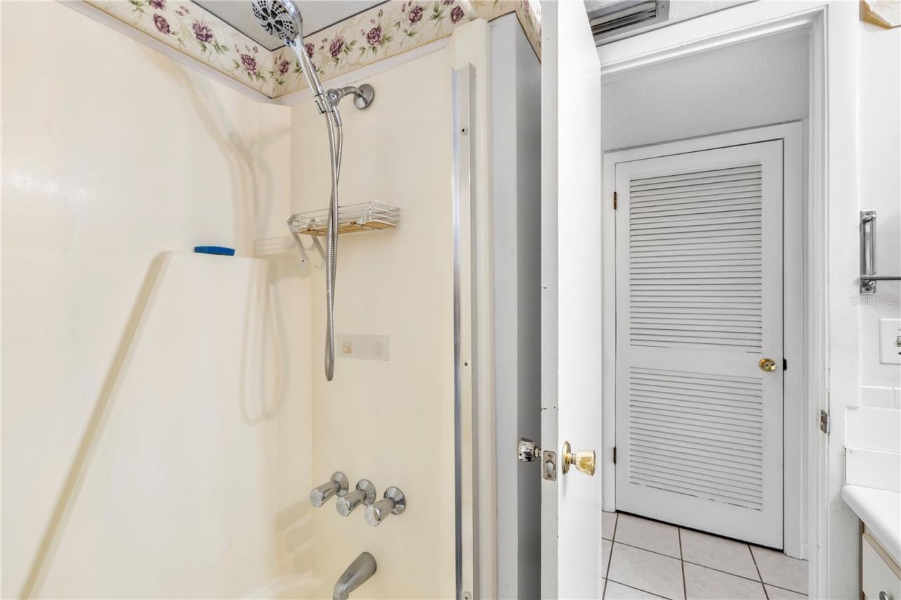 2525 W Bay Drive, Unit C21, Belleair Bluffs, FL 33770 Photo