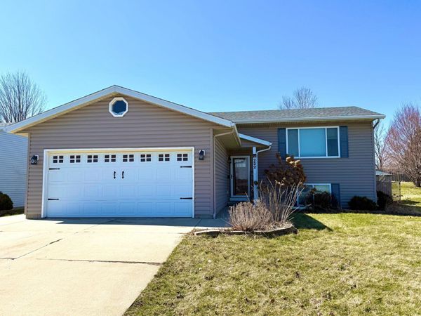 222 10th Avenue NW, Byron, MN 55920