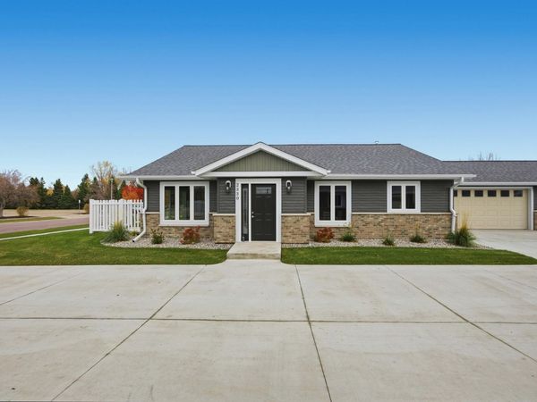 2330 30 Avenue S, Fargo, ND 58104