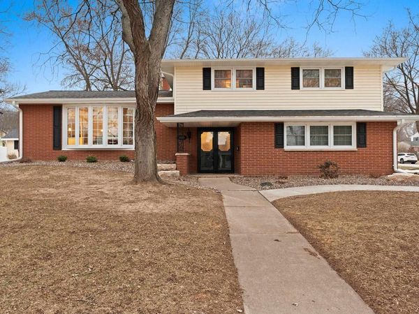 3520 BRIAR TERRACE, Green Bay, WI 54301