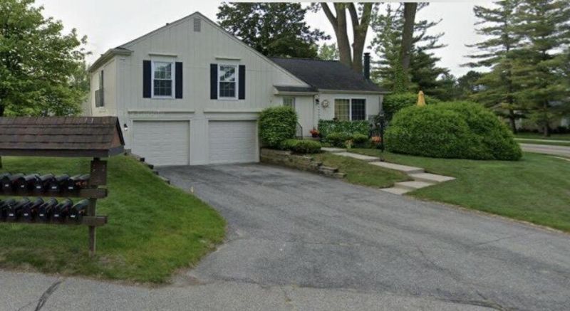 1212 Kings Cove Court, Rochester Hills, MI 48306 Main Photo