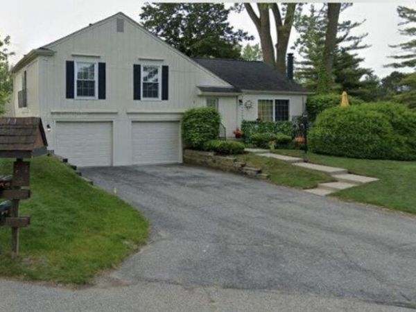 1212 Kings Cove Court, Rochester Hills, MI 48306