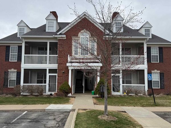 930 W Summerfield Glenn Circle, Ann Arbor, MI 48103