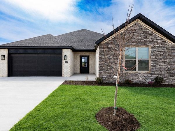 6605 SW High Meadow Boulevard , Bentonville, AR 72713